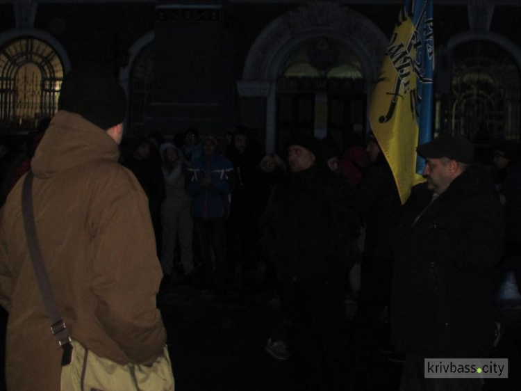 В Кривом Роге ко дню Соборности Украины растянули 100-метровый флаг (фото)