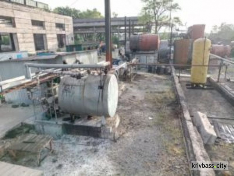 "Уктранснафта" публично потребовала закрыть нелегальный нефтезавод в Кривом Роге (фото)