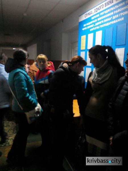 Криворожане "штурмуют" исполкомы, чтобы проголосовать за свой проект (ФОТО+ГРАФИК)