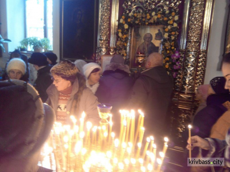 Православные горожане торжественно отмечают праздник святого Николая - небесного покровителя Кривого Рога (фото)