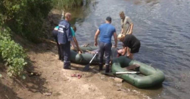 В Криворожском районе спасатели обнаружили лодку с телом мужчины (фото)