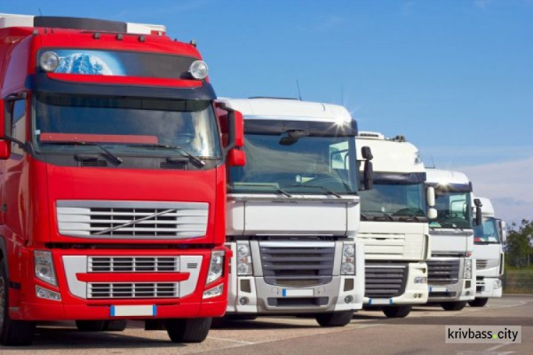 На Днепропетровщине ограничили движение грузовиков, которые тяжелее 24 тонн
