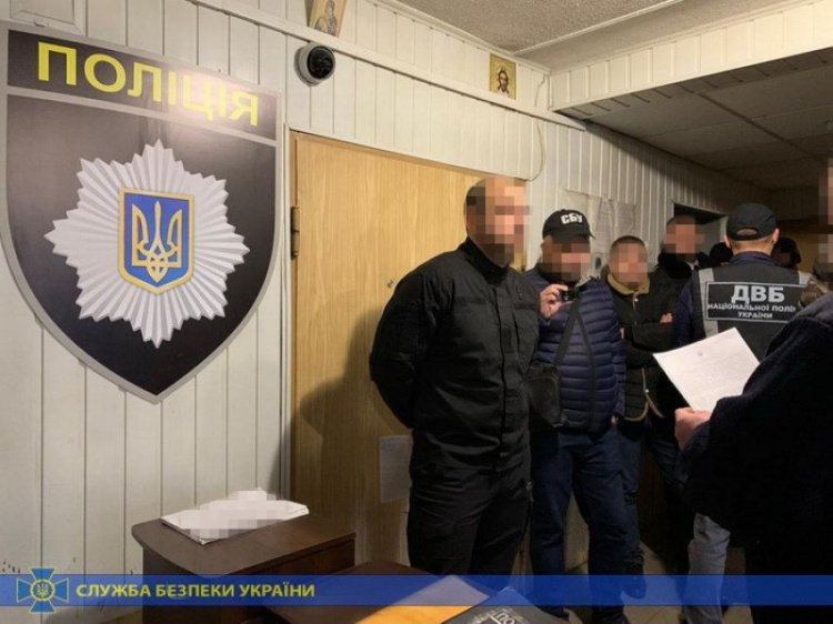 На Днепропетровщине замначальника горотдела полиции требовал 1500 тысячи долларов (фото)