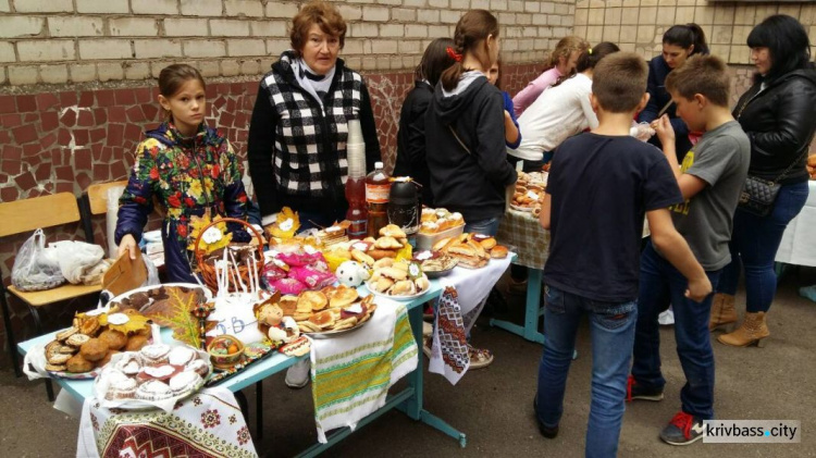Благотворительные ярмарки в Кривом Роге продолжаются в школах Покровского района (ФОТОРЕПОРТАЖ)