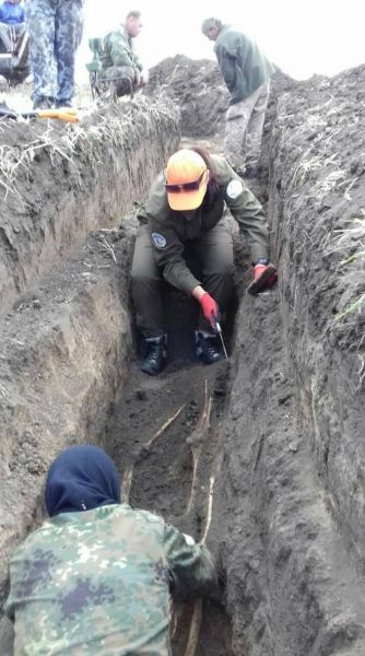 Волонтеры во время поисковой экспедиции под Кривым Рогом нашли останки четверых воинов (ФОТО)