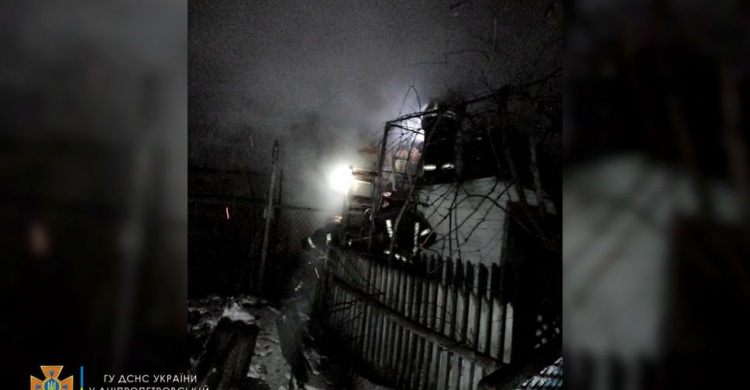 Вночі у Центрально-Міському районі загорівся будинок