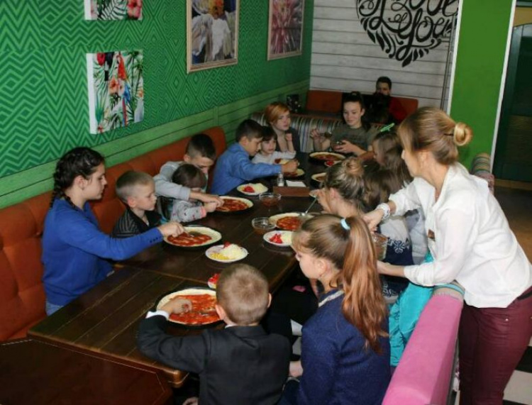 В Кривом Роге провели социальную акцию "Мастер-шеф" для детей-сирот (ФОТО)