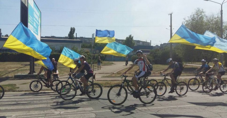 В Кривом Роге состоялся традиционный заезд представителей "Велокривбасса" ко Дню независимости Украины (ФОТОРЕПОРТАЖ)