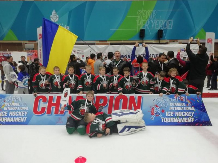 Хоккеисты из Кривого Рога стали призерами международных соревнований