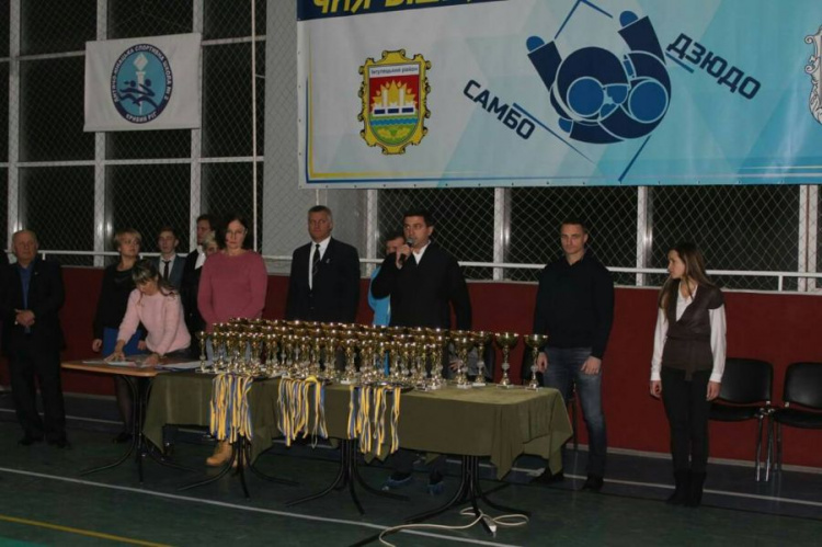 Сразу десять команд участвовали в Открытом Кубке Ингульца, который проходил в Кривом Роге (фото)