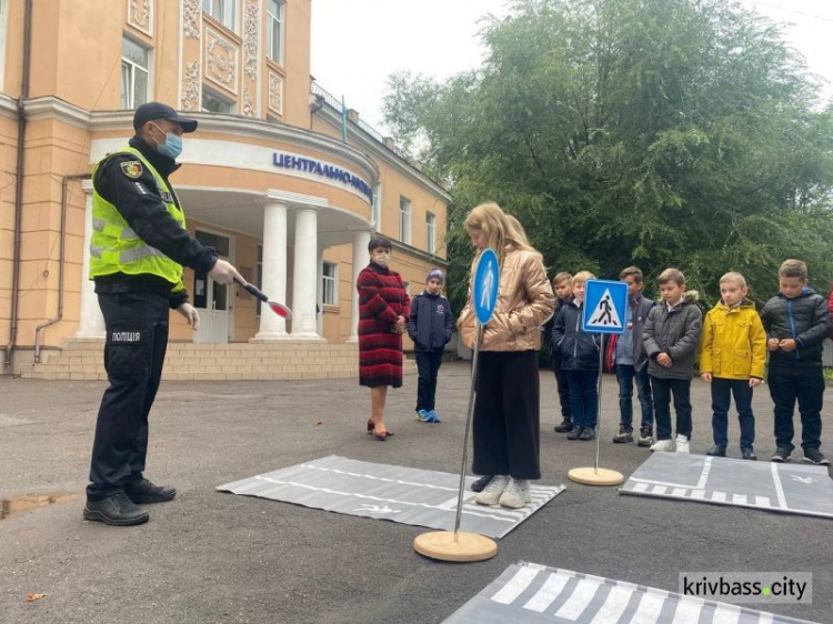 «День із поліцейським та рятувальником»: у Кривому Розі завершили уроки безпеки для школярів
