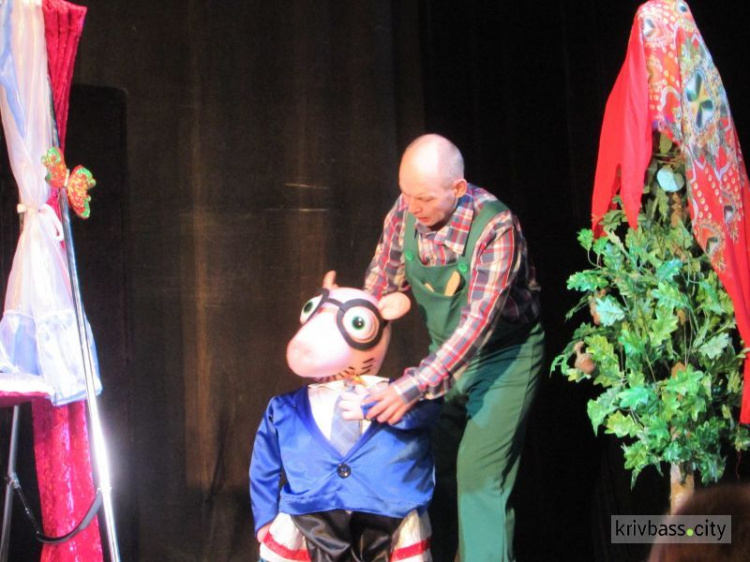 В Криворожском театре кукол состоялась премьера спектакля с популярными мультяшными героями