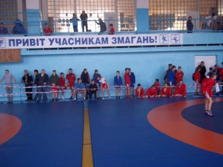 На Всеукраинский турнир по борьбе самбо в Кривой Рог съехались спортсмены из разных городов (ФОТО)