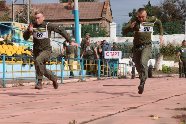  Гвардейцы Кривого Рога соревновались за звание самой спортивной части (фото)