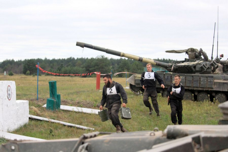 Танкисты 17-й ОМТБр Кривого Рога соревнуются в конкурсе на лучший танковый взвод на Черниговщине