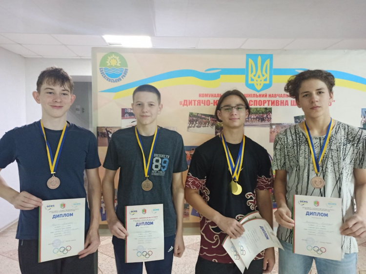 Плавці ДЮСШ №2 показали відмінний результат на чемпіонаті міста: скільки медалей виграли