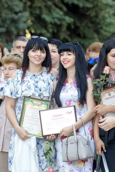 Ко Дню молодежи юных криворожан отметили наградами и стипендиями (фото)