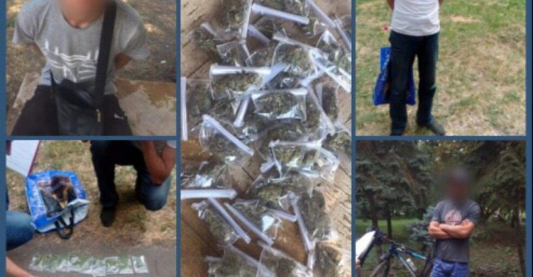 За неделю в Кривом Роге патрульные задержали несколько человек с наркотическими веществами и оружием (фото)