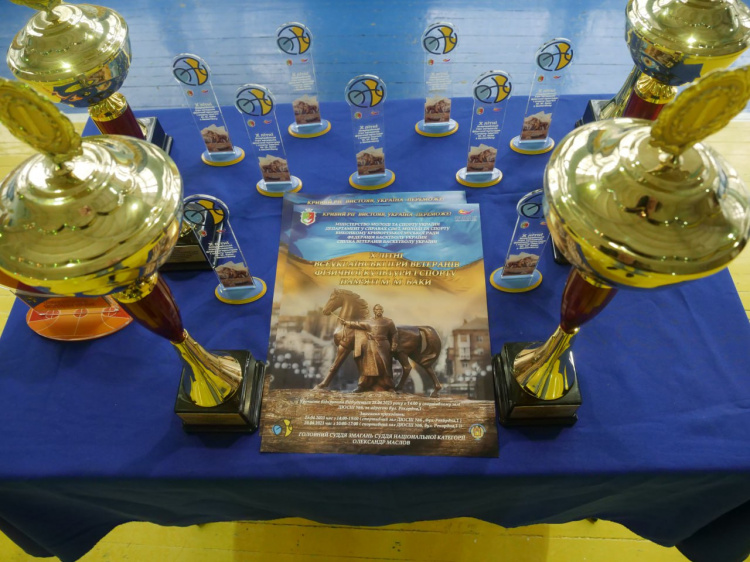 Баскетбол для всіх: у Кривому Розі проходять Х літні Всеукраїнські ігри ветеранів фізичної культури та спорту