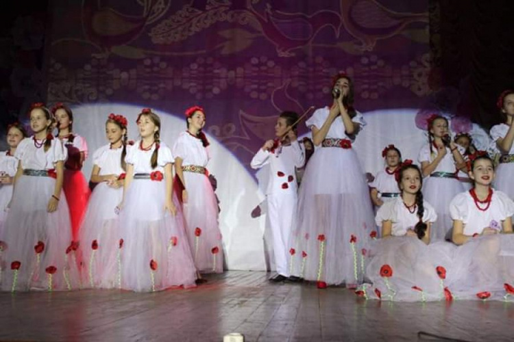 В одном из районов Кривого Рога прошёл отборочный тур городского фестиваля "Весна Руданы"(фото)