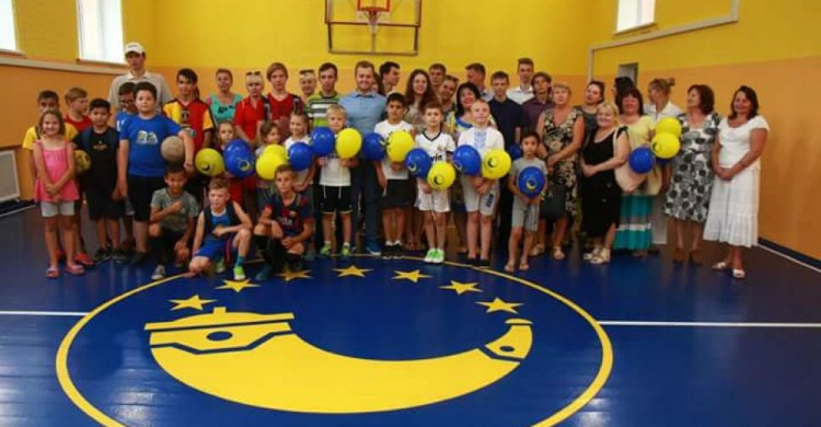 В одной из школ Кривого Рога детям подарили отремонтированный спортзал (ФОТО)