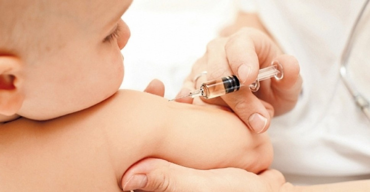 Криворожские медики озвучили список прививок, которые можно сделать в больницах города (ФОТО)