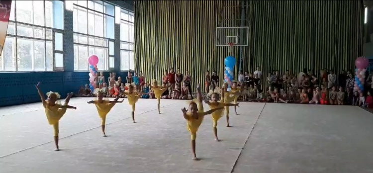В Кривом Роге проходит чемпионат города по художественной гимнастике (фото)