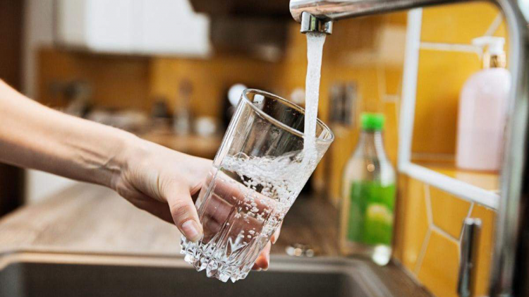 На Дніпропетровщині під час війни якість питної води досліджують ретельніше: що показали останні проби