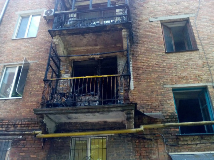 В Кривом Роге при пожаре на балконе пострадали трое детей (фото)