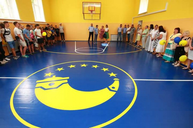 В одной из школ Кривого Рога детям подарили отремонтированный спортзал (ФОТО)
