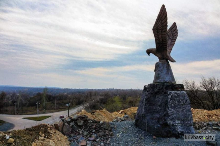 На вершині пагорбу ландшафтного заказника «Візирка» встановили скульптуру птаха- фотофакт