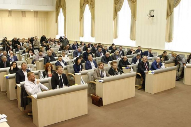 Ремонт дорог, больниц, оснащение школ и интернатов: на сессии Днепропетровского облсовета распределили бюджет