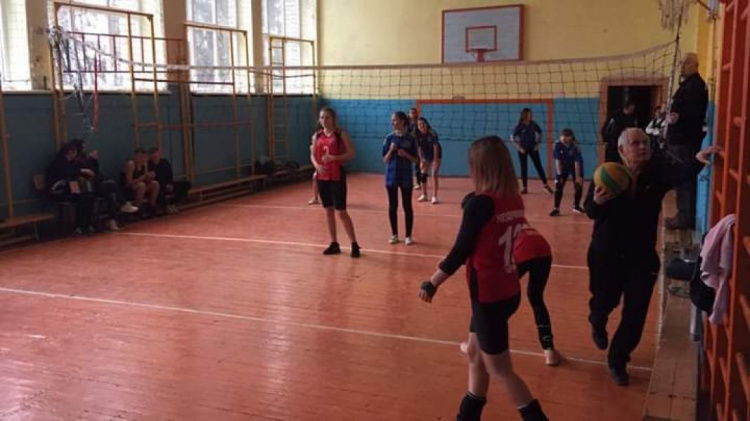 Криворожские команды приняли участие в ежегодном турнире по волейболу