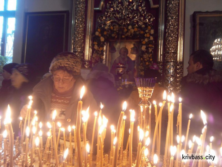 Православные горожане торжественно отмечают праздник святого Николая - небесного покровителя Кривого Рога (фото)