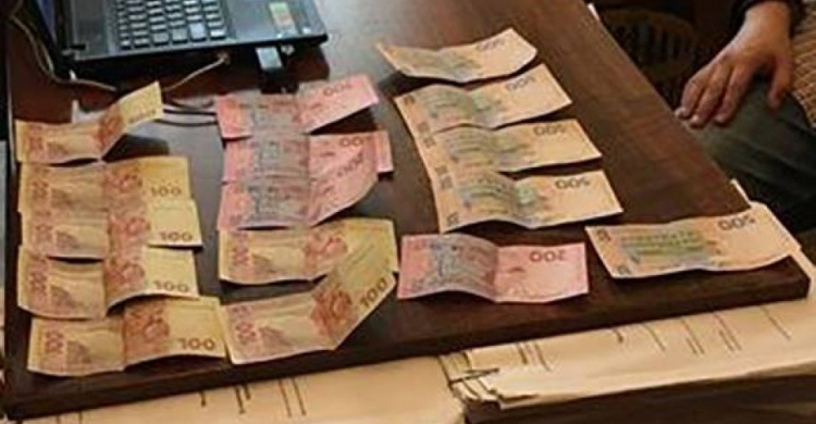 В полиции Кривого Рога задержали взяточника (ФОТО)