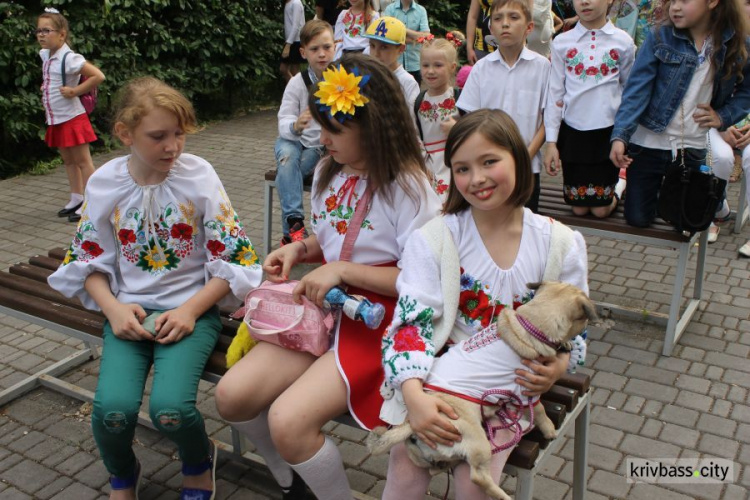 Красота этнической моды: в Кривом Роге прошел парад вышиванок (ФОТО, ВИДЕО)