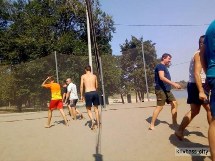 В Кривом Роге прошёл турнир по парковому волейболу (ФОТОРЕПОРАЖ)