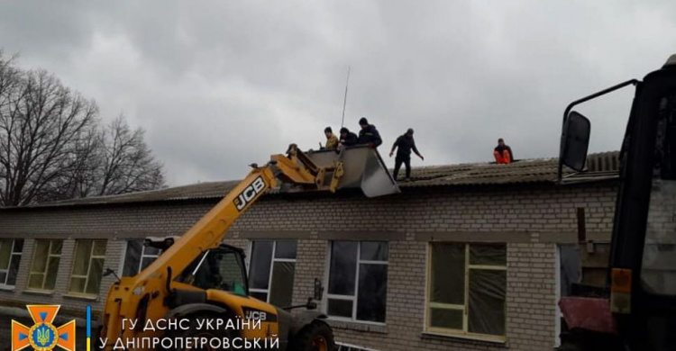 Рятувальники Дніпропетровщини ліквідували наслідки вибуху у школі