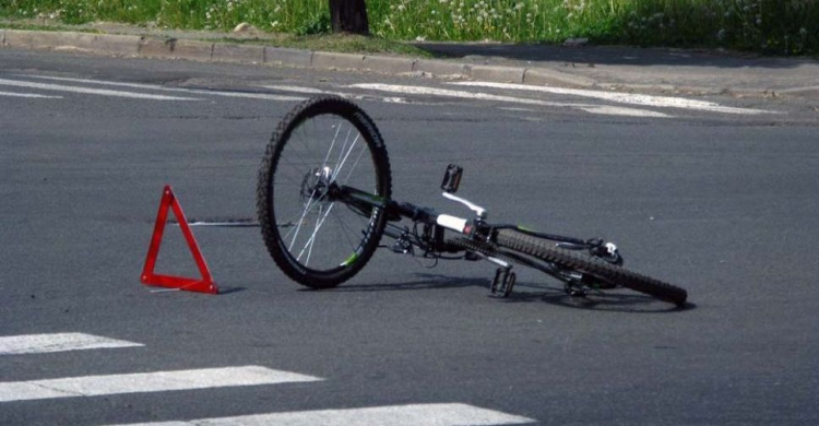 В Кривом Роге полицейский на авто сбил велосипедиста