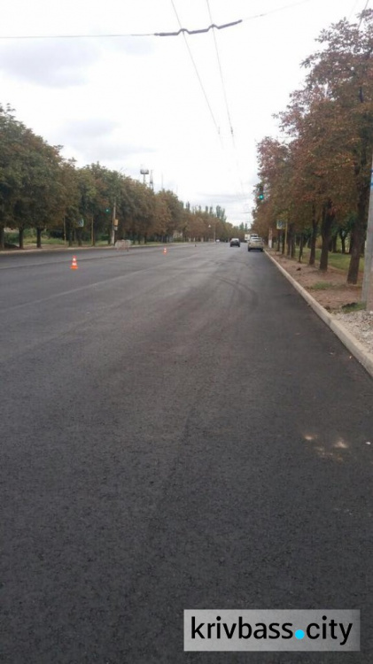 Фотофакт: как ремонтируют автодорогу по улице Сергея Колачевского в Кривом Роге