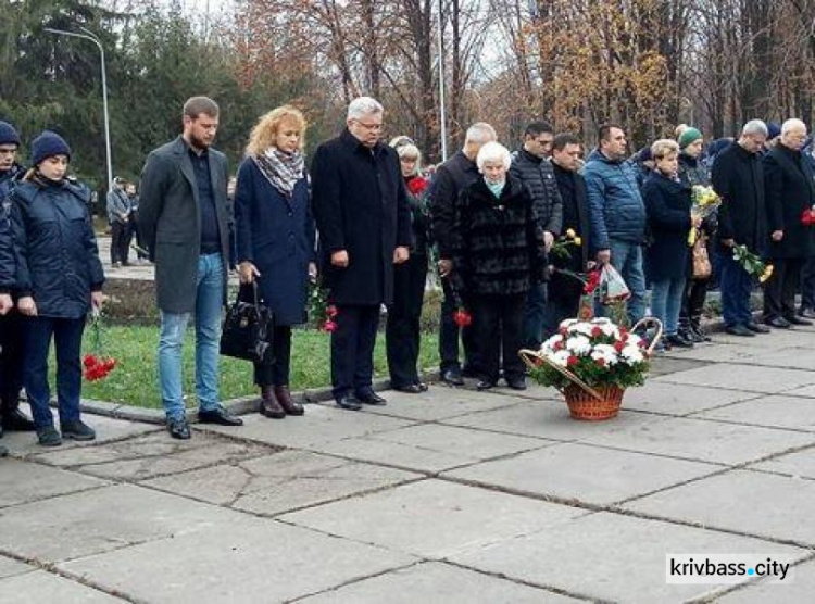 Криворожане почтили память погибших за освобождение Украины от немецко-фашистских захватчиков (ФОТО)