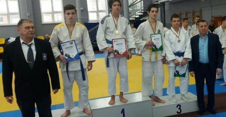 Криворожские дзюдоисты завоевали золото и бронзу на молодежном чемпионате области (фото)