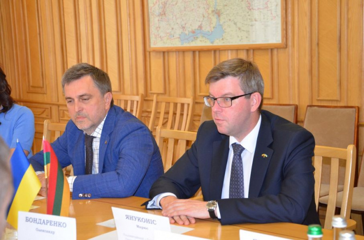 Встреча с представителями Литвы: на Днепропетровщине обсудили технологии строительства дорог и очистки воды (фото)