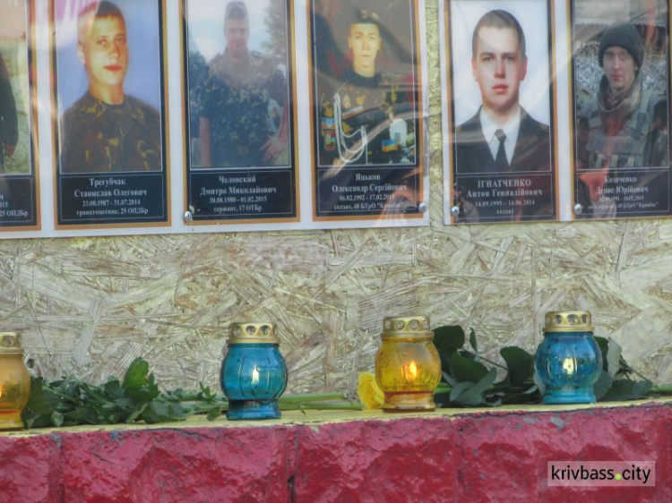 Кривой Рог помнит: жители Кривого Рога почтили память погибших десантников (фото)