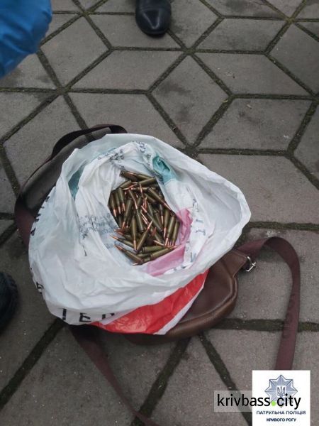 Житель Кривого Рога носил в пакете 65 патронов