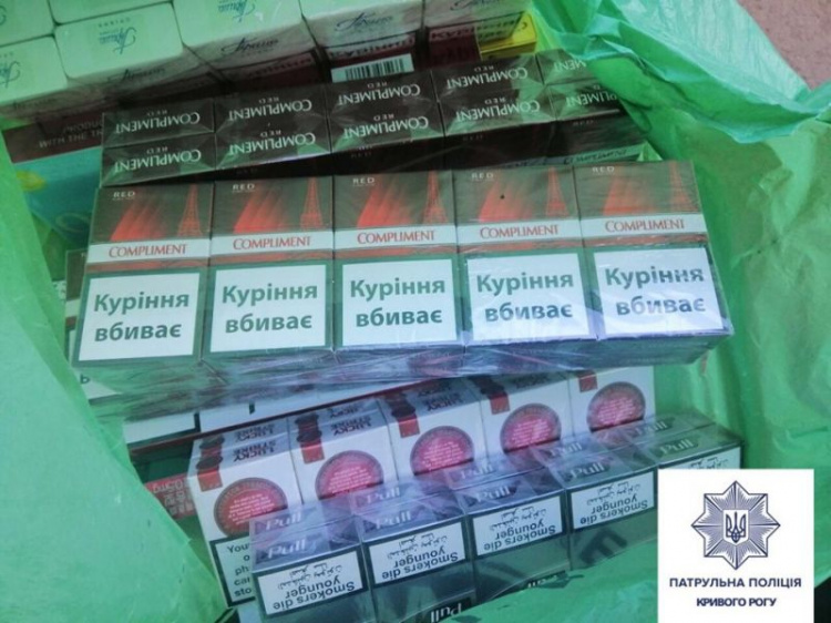 В Кривом Роге за два дня патрульные изъяли более 300 пачек контрафактных сигарет (фото)