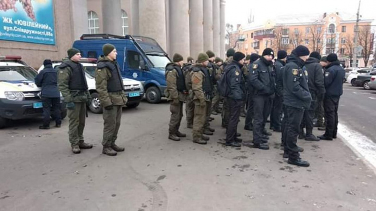 В Кривом Роге нацгвардейцы с правоохранителями в усиленном режиме будут охранять улицы (фото)