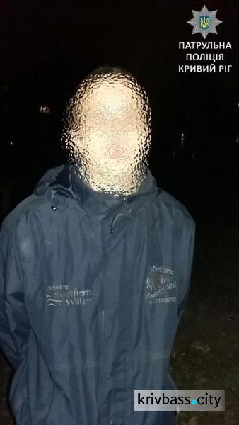 В Кривом Роге полицейские задержали местного жителя с наркотиками и кастетом (ФОТО)