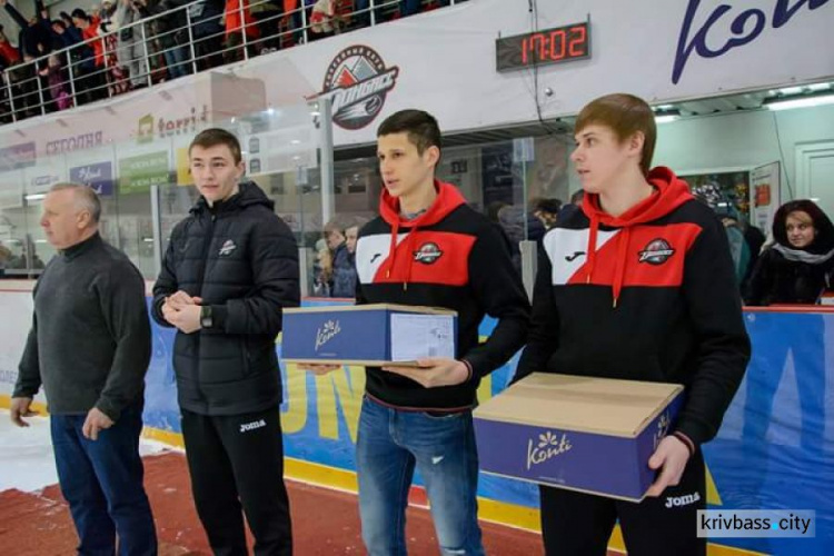 Команда юных хоккеистов "Кривбасс" вернулась с всеукраинского конкурса с призами (ФОТО)