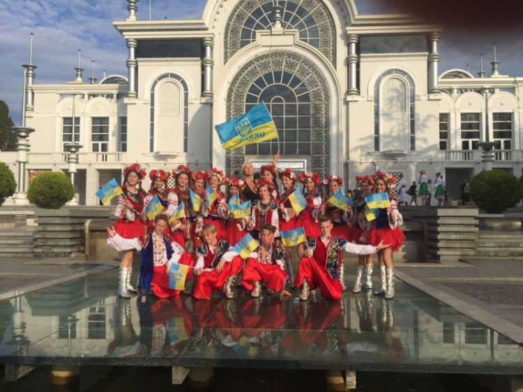 Криворожский коллектив эстрадной песни с Международного фестиваля в Грузии вернулся победителем (фото)